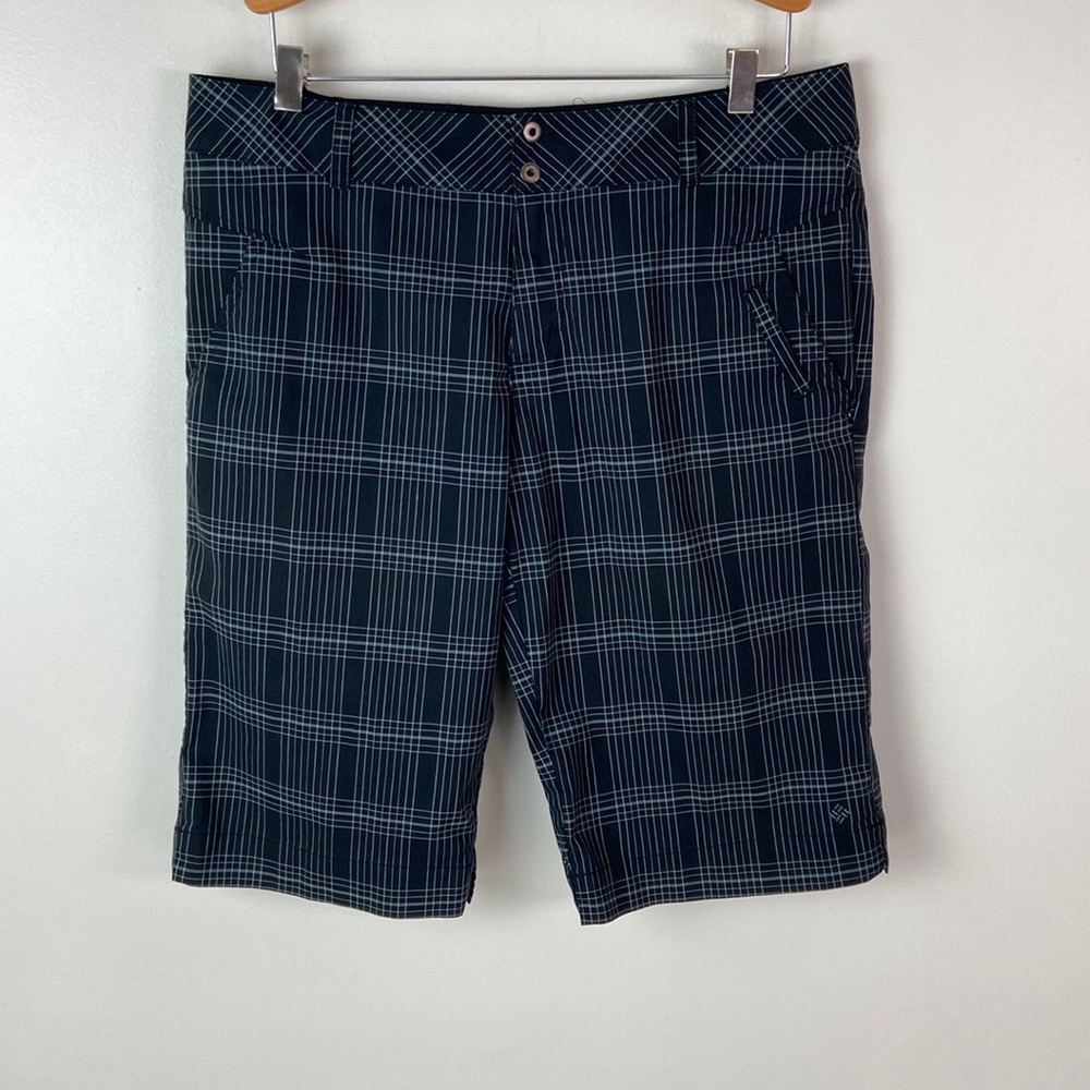 ✨3/$25✨ Columbia Black & Grey Bermuda Shorts - 10